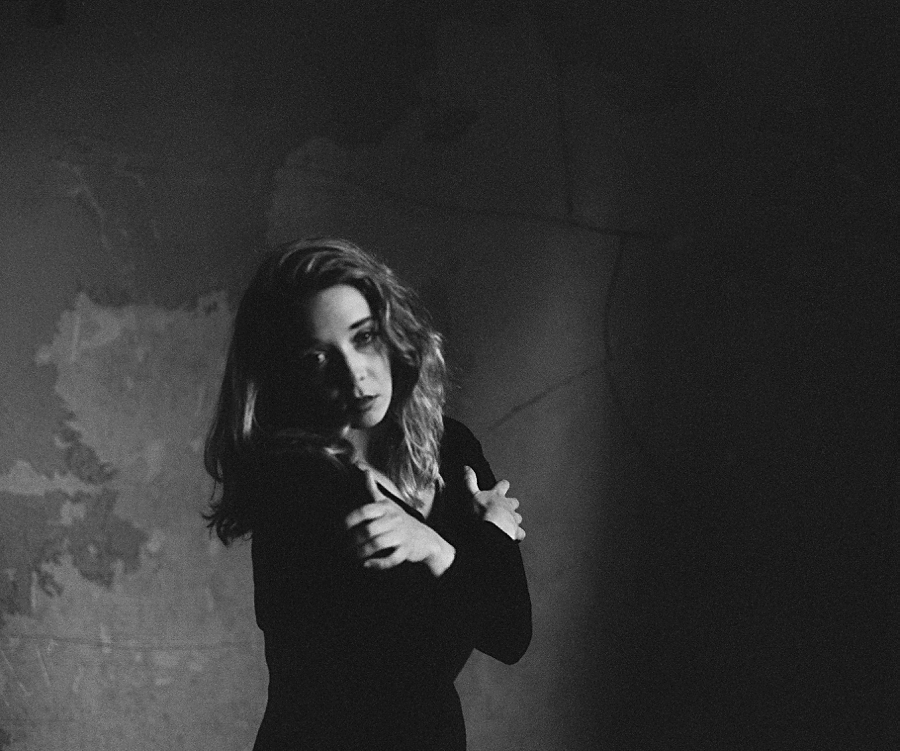 lifestyle-editorial-photographer-in-White-Hill-Mansion-Fieldsboro-NJ