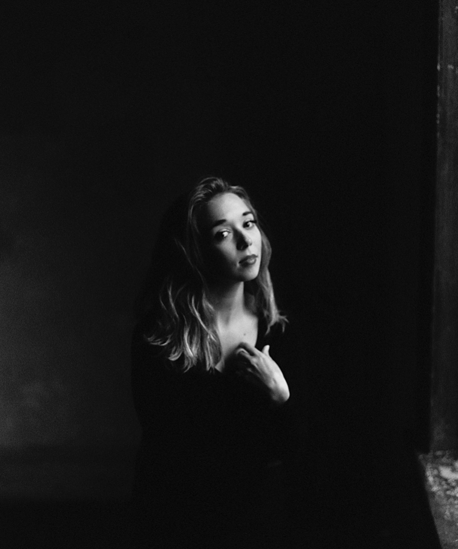 best-editorial-lifestyle-photographer-in-NJ-in-White-Hill-Mansion